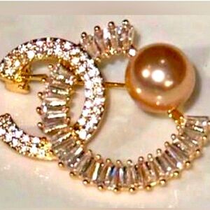 New Gold Crystal & Pearl Crescent Brooch – Elegant Statement Pin